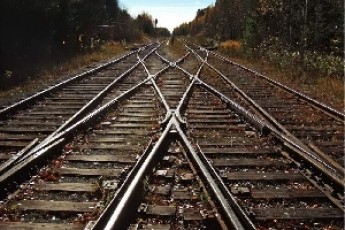 Жителі одного з волинських сіл щодня ризикують життям, переходячи через небезпечний залізничний переїзд