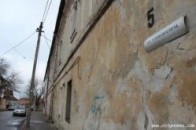 Держава не виділятиме кошти на придбання житла та відселення лучан з аварійного будинку?