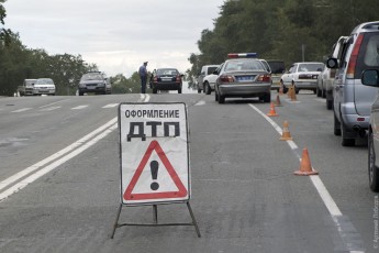 У Луцьку водій не впорався з керуванням автомобіля і в’їхав у білборд