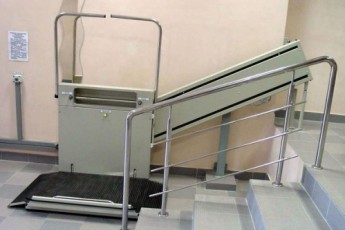 У Волинському драмтеатрі можуть встановити підйомники для інвалідів