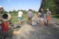 На Волині люди самотужки відремонтували дорогу