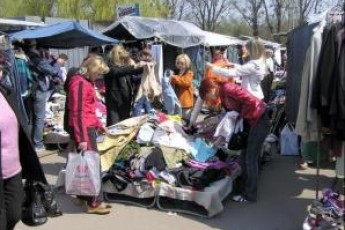 У Луцьку заборонили торгувати на автомобільних парковках