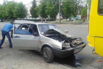 У Луцьку авто протаранило маршрутку