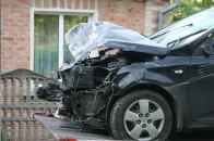 У Луцьку авто протаранило паркан, і ледь не вбило жінку