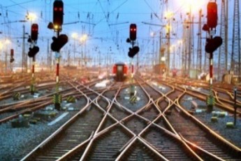 Волинські правоохоронці затримали чоловіка, який розбирав залізничну колію