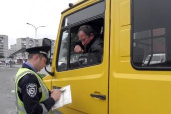 У Луцьку суд відібрав у чоловіка права, а він продовжує «кататися» по місту