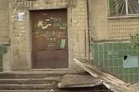 На Волині над під'їздом багатоповерхівки обвалився бетонний навіс