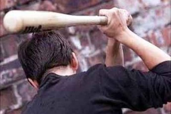 Волинські правоохоронці затримали зловмисника, який відлупцював відвідувача бару