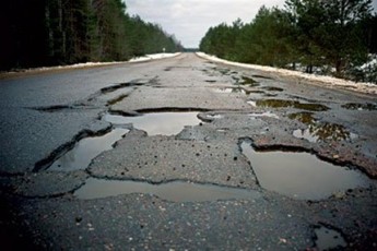 Список волинських доріг, які ремонтуватимуть за державні кошти, знову змінився