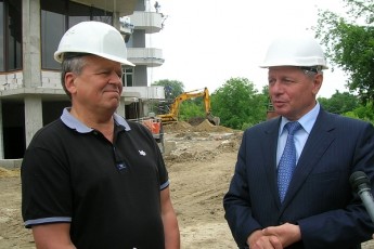 Луцьку багатоповерхівку, що розташована на Київському майдані, здадуть вже восени