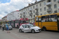 У ДТП, що сталося в центрі міста, лучани звинувачують водія легковика