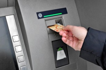 Псевдопрацівник банку поцупив з рахунку волинянки майже 4 тисячі гривень