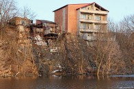 Романюк заявив, що мешканці вулиці Героїв УПА самі винні в тому, що їхні будинки сповзають у Стир