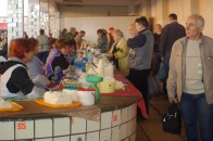 Лучан застерігають, аби не купували на ринках підозрілі продукти