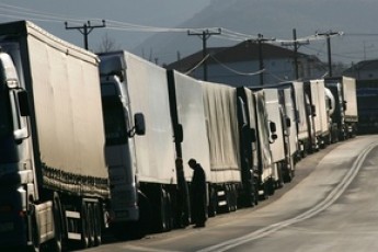 Мешканці Луцька «воюють» з 20-тонними вантажівками