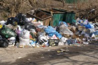 Лучани скаржаться на вуличне сміття, а мер міста просить мешканців бути «людьми»