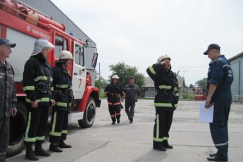 Волинські рятувальники «гасили» меблеву фабрику