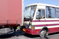 На Волині внаслідок зіткнення рейсового автобуса із вантажівкою госпіталізували 4 пасажирів
