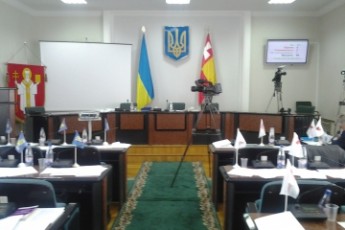 Луцькі депутати вирішили все ж знести літній майданчик «Вогнем і мечем» і зірвали 42-у сесію