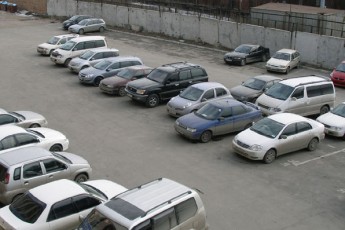 Луцька міськрада намагається через суд змусити підприємця платити вищу орендну ставку за землю під автостоянкою