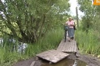 Жителі волинського села щодня ризикують життям, бо зливи знищили містки через річку