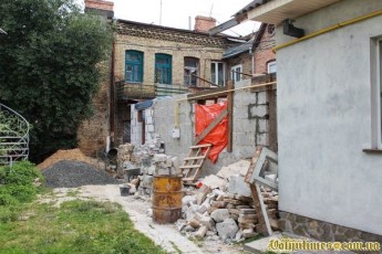 Лучани, які мешкають у Старому місті, скаржаться на нове самовільне будівництво