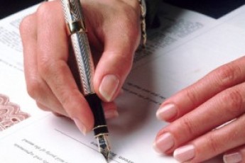 Через низькі зарплати у луцькому ЦНАПі бракує реєстраторів
