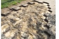 У Луцьку біля монастиря бригідок поцупили тротуарну плитку