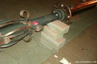 Лучани стверджують, що просто у центрі міста автівка збила ліхтар