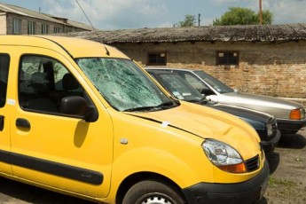 На Волині водій автомобіля, який збив чоловіка і викинув його тіло, сам «здався» міліції