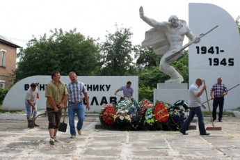 Жителі одного з міст Волині обурюються наміром мерії вкласти в сквер майже 600 тисяч гривень