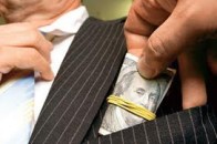 Посадовця Волинської ОДА «спіймали» на хабарі