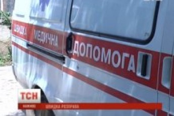 На Миколаївщині жінка, яка лежала на ліжку, провалилася у підвал