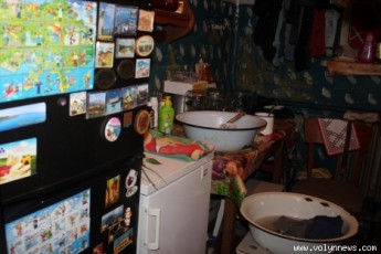 У Луцьку матір-одиначка виживає з дітьми у сараї, а влада продовжує роздавати «обіцянки»