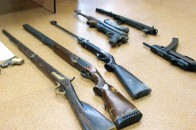 У Луцьку 54-річний чоловік у своїй оселі зберігав цілий арсенал вогнепальної та мисливської зброї