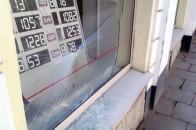 У Луцьку впіймали зловмисників, які розбили вітрину банку