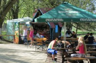 Дирекція луцького зоопарку вирішила забрати сусіднє кафе, аби зайнятися бізнесом