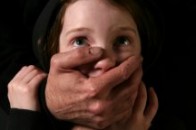 У Вінниці педофіл заманював дітей до квартири та ґвалтував їх