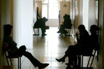 У луцькій поліклініці не обслуговують пацієнтів, доки вони не зроблять благодійного внеску?