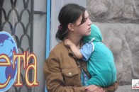 Луцькі правоохоронці обмежилися повчанням жінок, які примушують власних дітей жебракувати