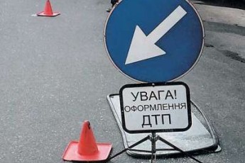 На Тернопільщині внаслідок ДТП загинув водій автівки та ще 10 людей постраждало