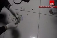 У Тернополі «спалили» викладача, який вимагав у абітурієнта 1100 доларів за вступ до університету