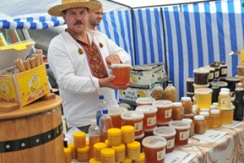 У Луцьку відкривається ярмарка меду