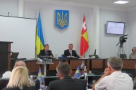 Лучани скаржаться депутатам на молодь, яка п’є на шкільних спортмайданчиках