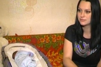 У Луганську жінка народила сина просто в ліфті