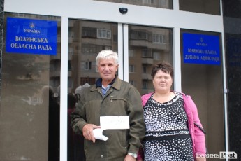 У Луцьку чоловік бастує під стінами облдержадміністрації