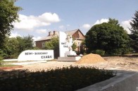 У Нововолинську продовжують ремонтувати скандальний сквер (11 фото)
