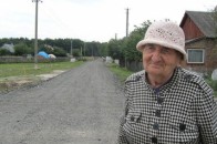 Вулицю одного з волинських міст відремонтували завдяки пенсіонерці