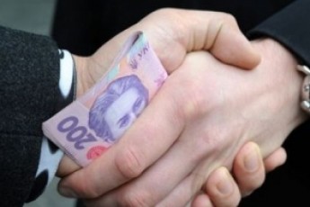 Найбільший хабар в Україні у 2013 році - 2,5 мільйона гривень