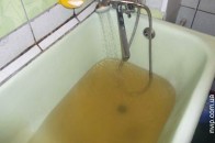 У Нововолинську із кранів тече іржава вода з «болотяними пахощами»